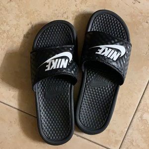 Nike women’s slides